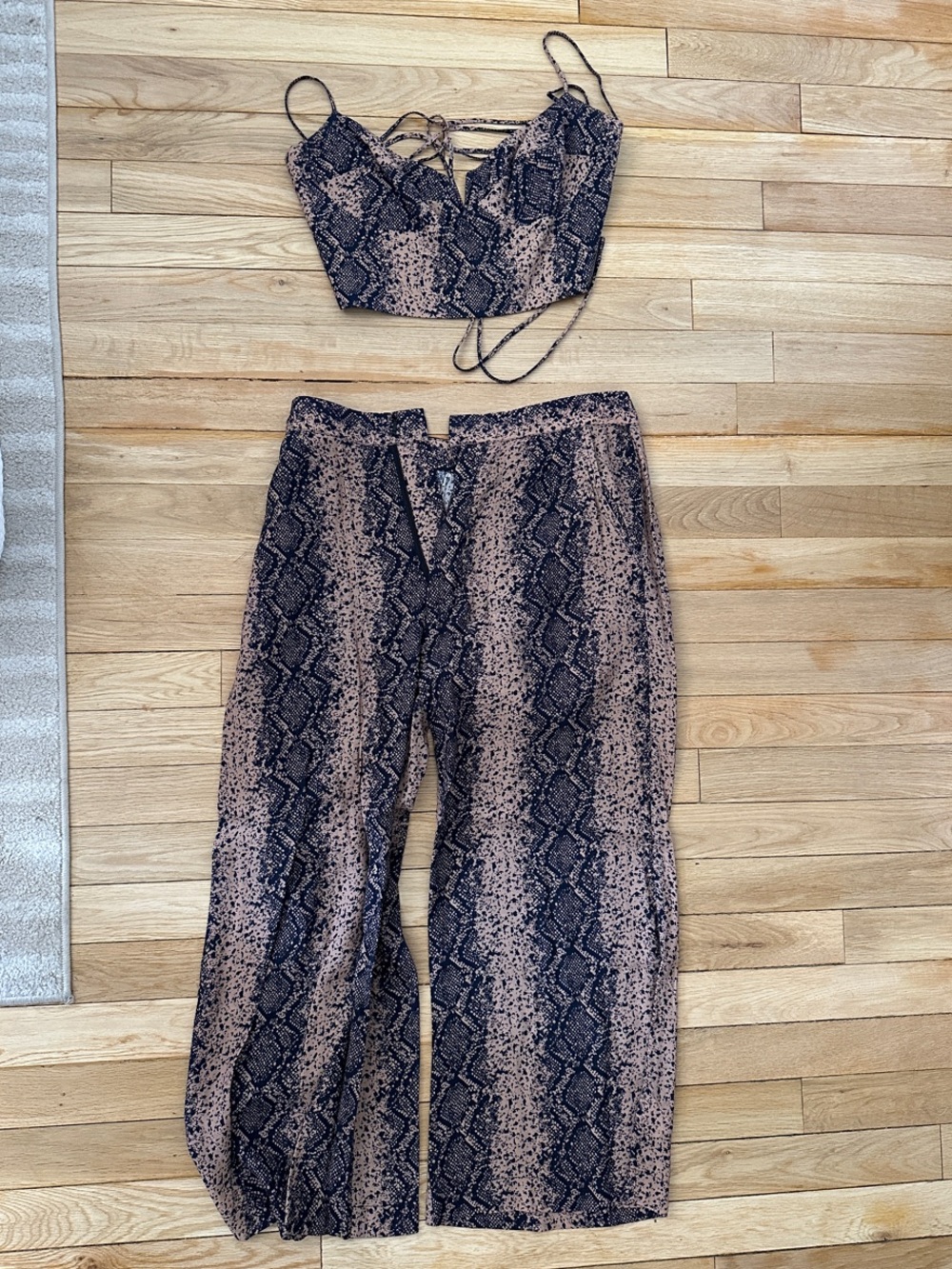 Snake-Print Matching Set - Picture 3 of 3